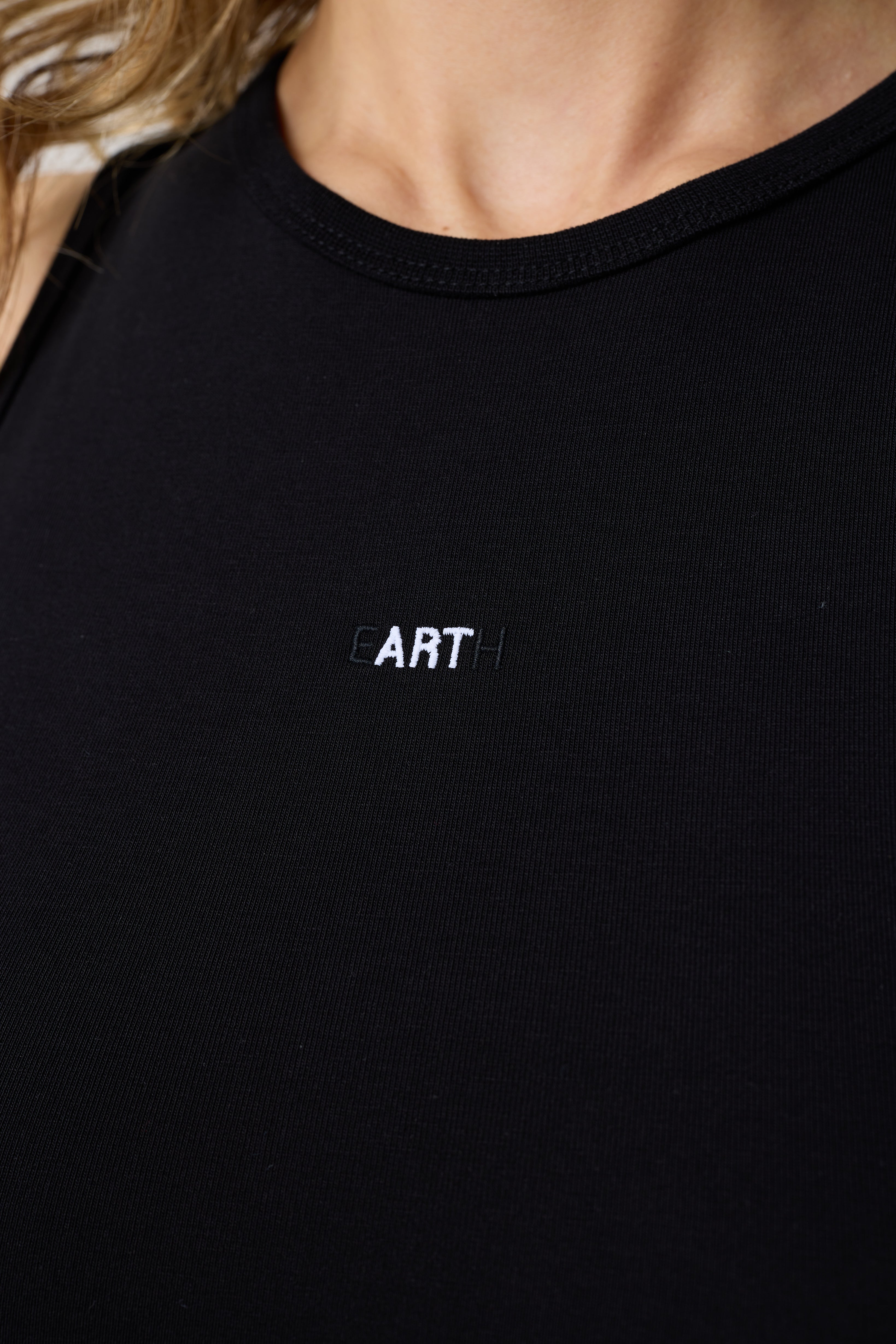 FLORA 'EARTH' BLACK VEST