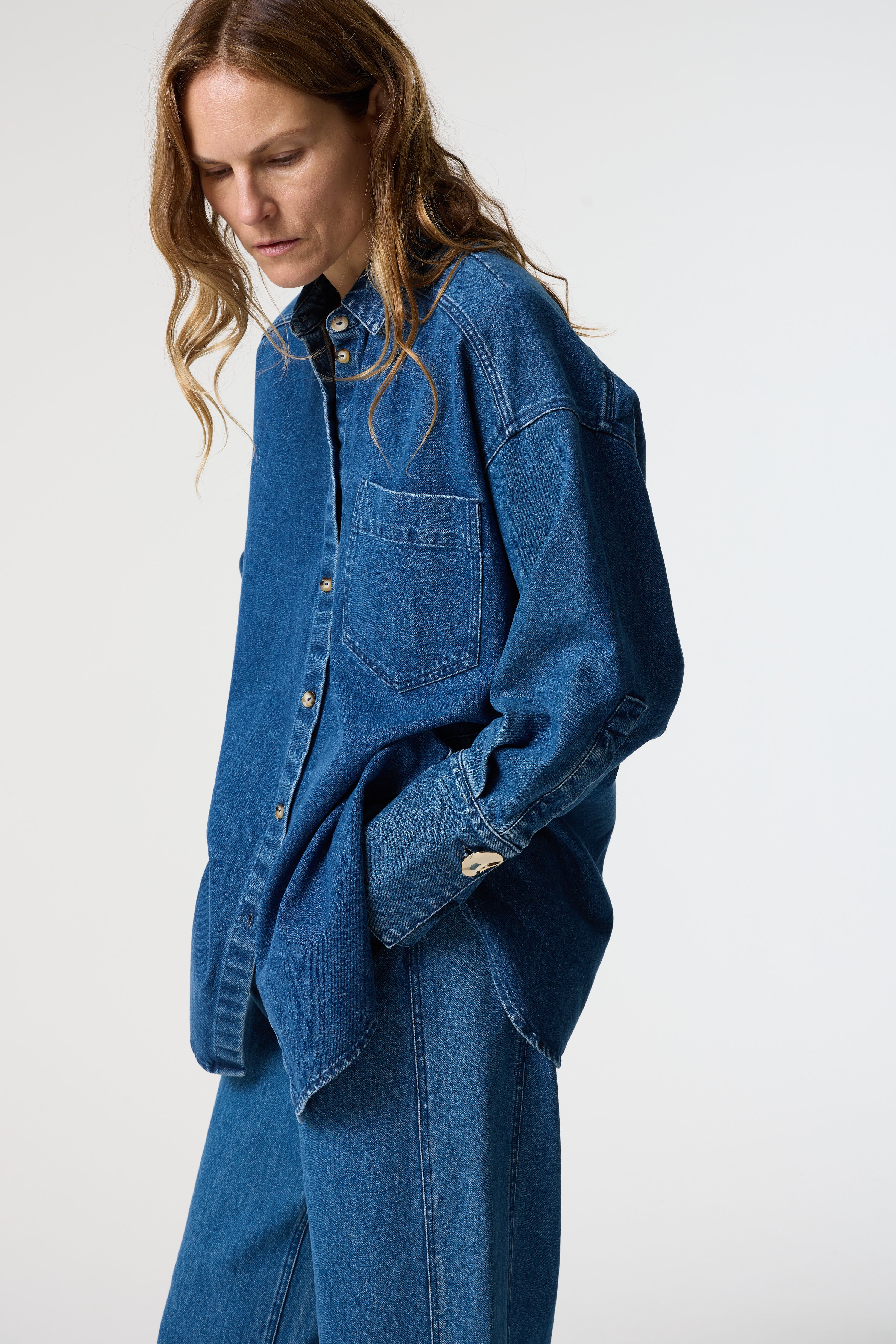 FENELLA MID WASH SHIRT