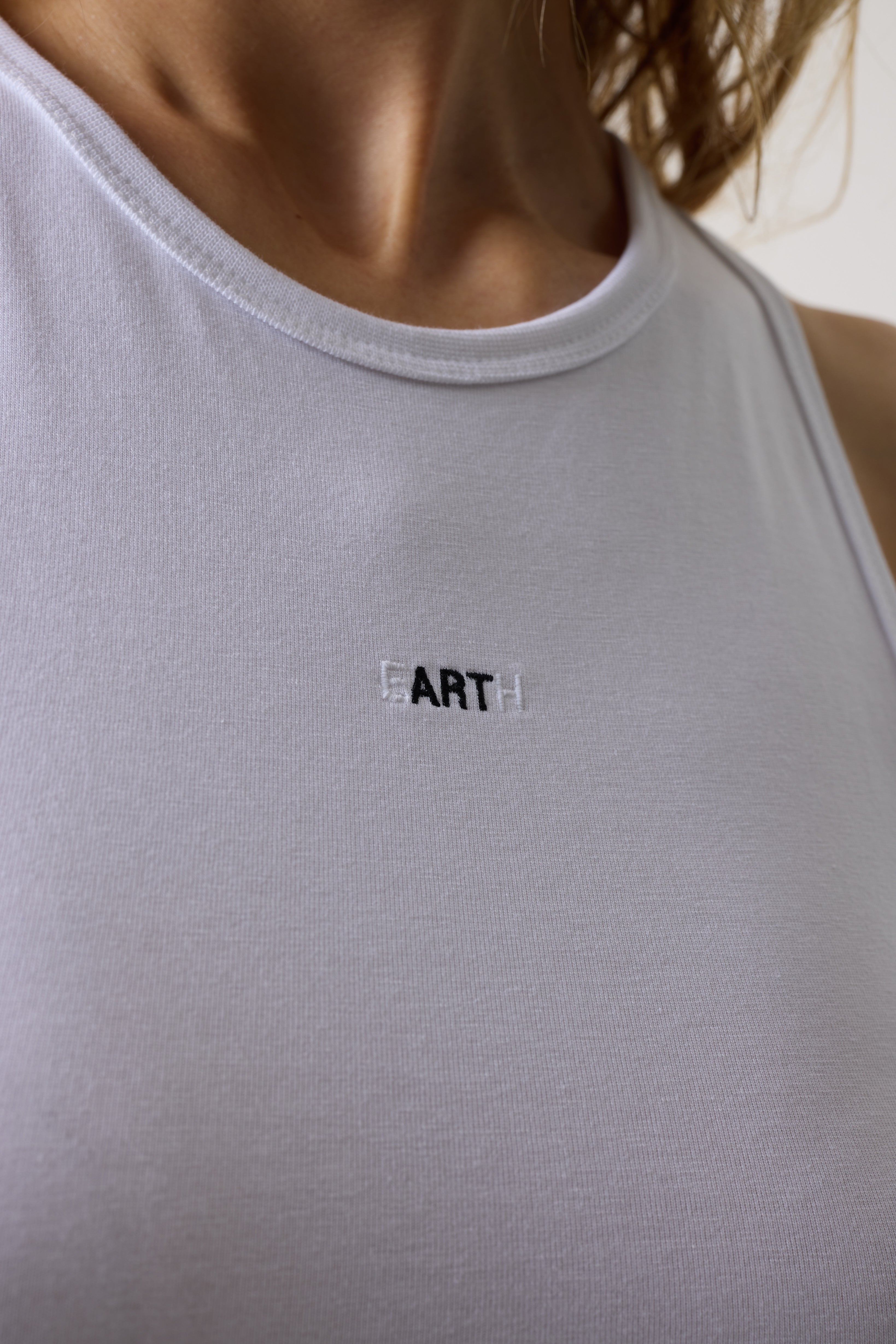 FLORA 'EARTH' WHITE VEST