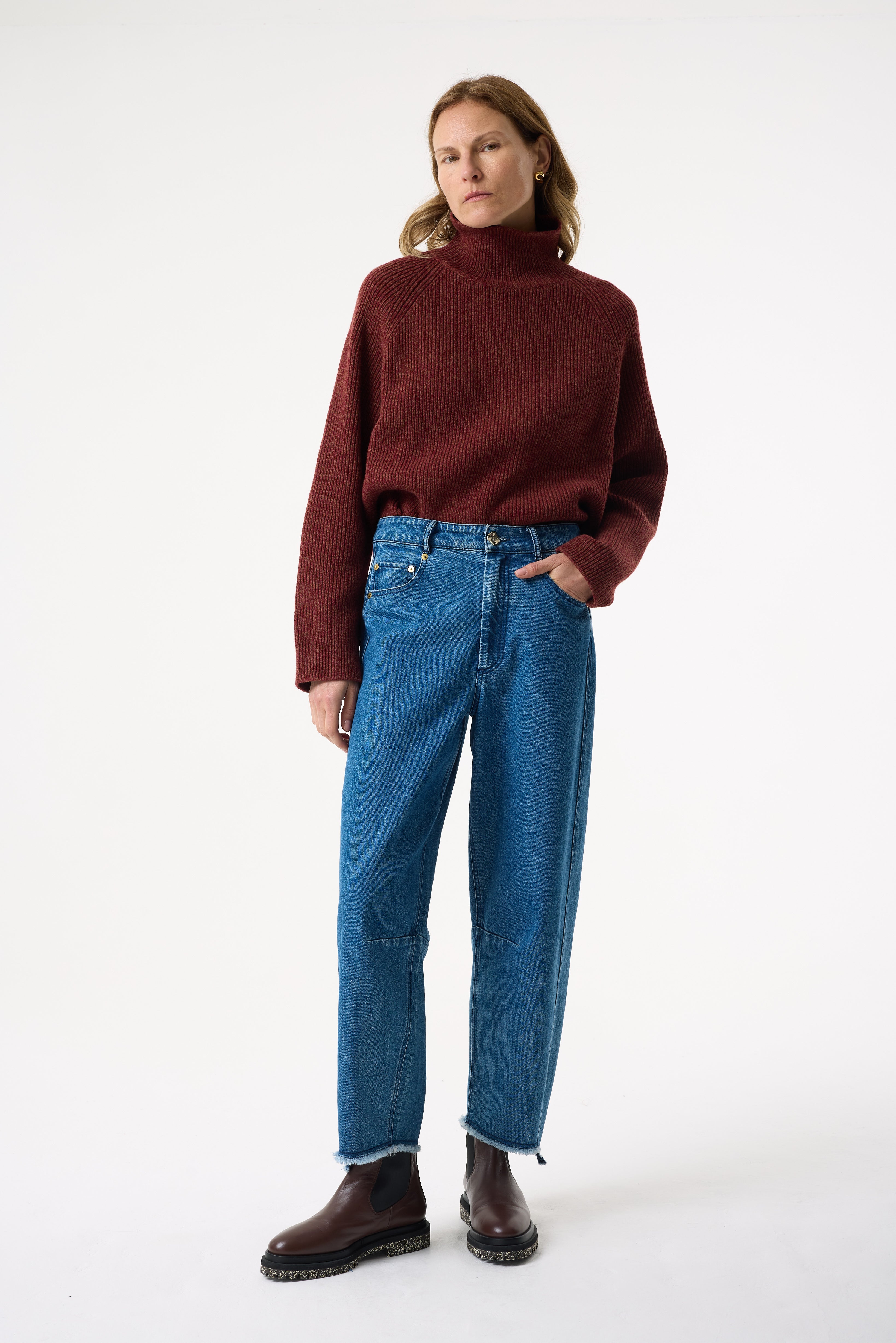 BLAKE MID WASH BLUE BARREL JEANS
